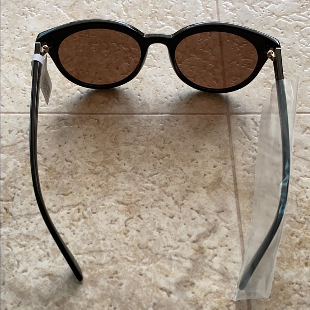 Prada - Picture 2 of 10